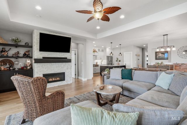 7706 W Meltwater Ln, Eagle, ID 83616