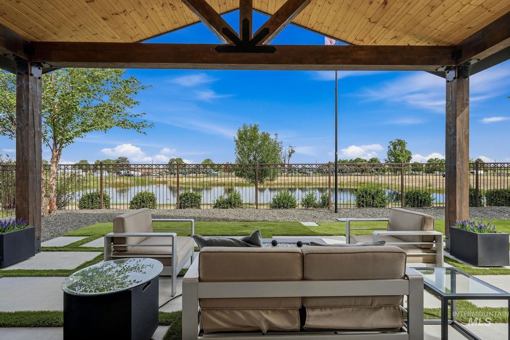 7706 W Meltwater Ln, Eagle, ID 83616