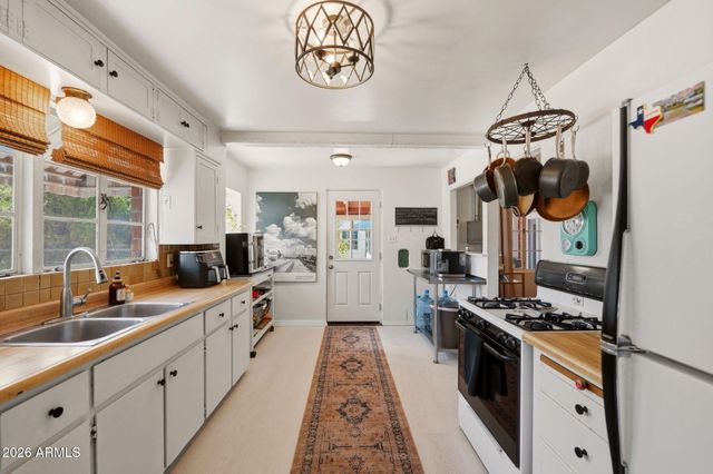 3008 N 24TH Place, Phoenix, AZ 85016