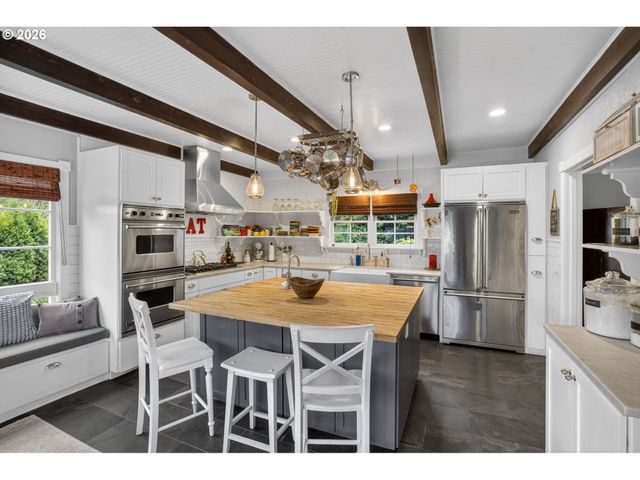 1820 KILKENNY Dr, Lake Oswego, OR 97034