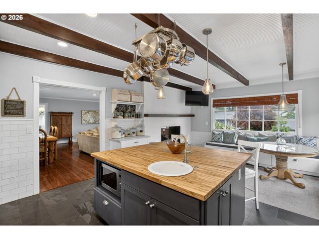 1820 KILKENNY Dr, Lake Oswego, OR 97034