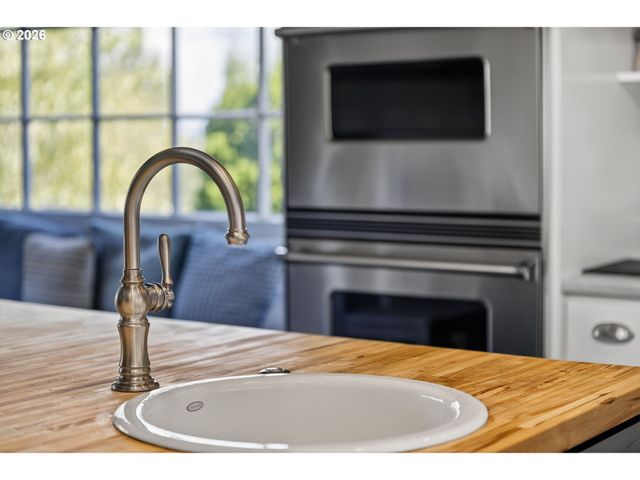 1820 KILKENNY Dr, Lake Oswego, OR 97034