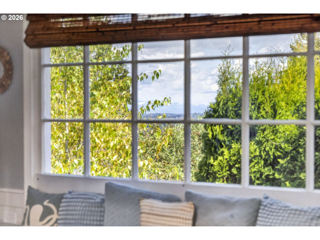 1820 KILKENNY Dr, Lake Oswego, OR 97034