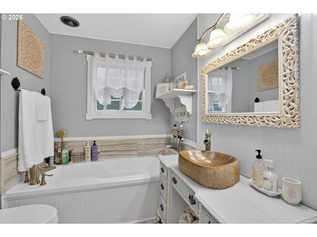 1820 KILKENNY Dr, Lake Oswego, OR 97034