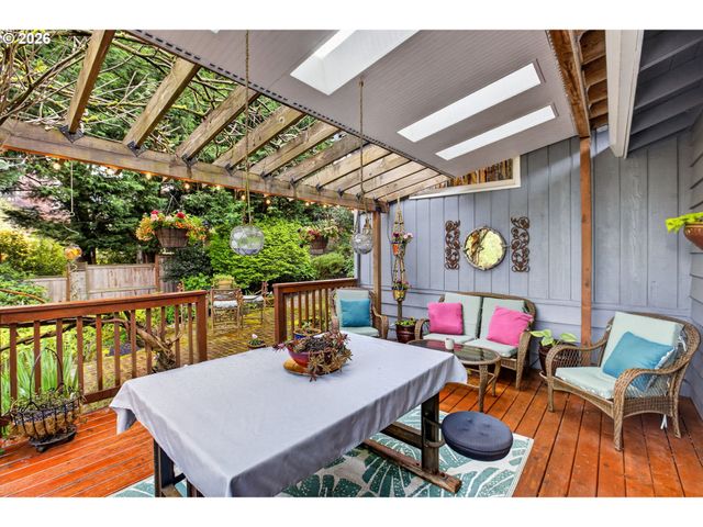 1820 KILKENNY Dr, Lake Oswego, OR 97034