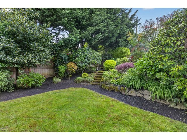 1820 KILKENNY Dr, Lake Oswego, OR 97034