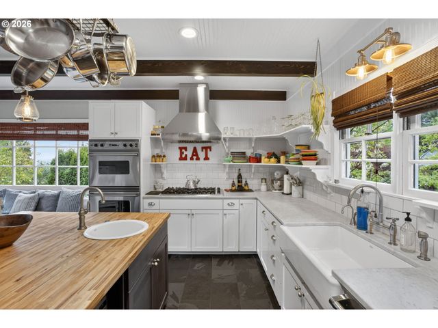 1820 KILKENNY Dr, Lake Oswego, OR 97034