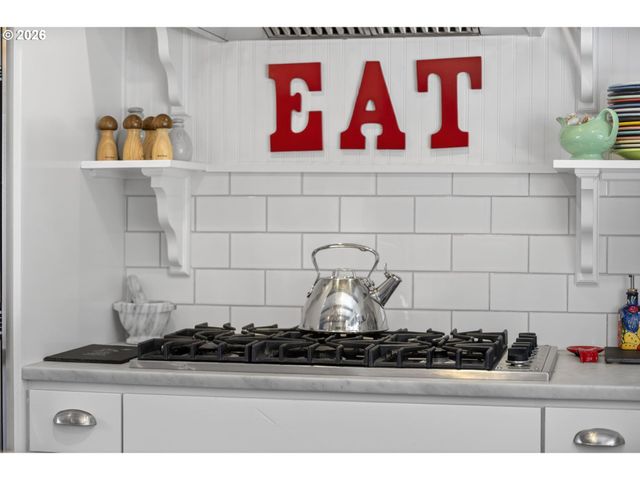 1820 KILKENNY Dr, Lake Oswego, OR 97034