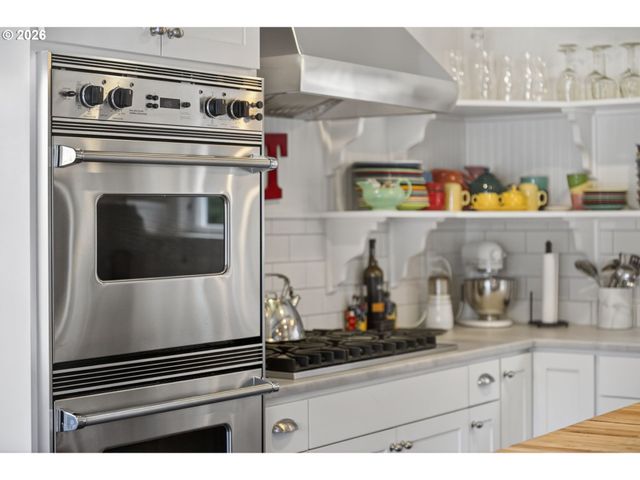 1820 KILKENNY Dr, Lake Oswego, OR 97034