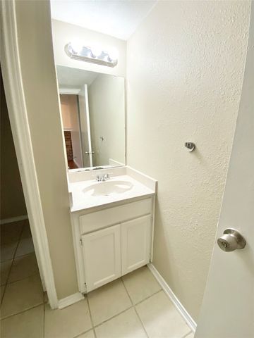 5911 Teal Ridge Drive, Arlington, TX 76017