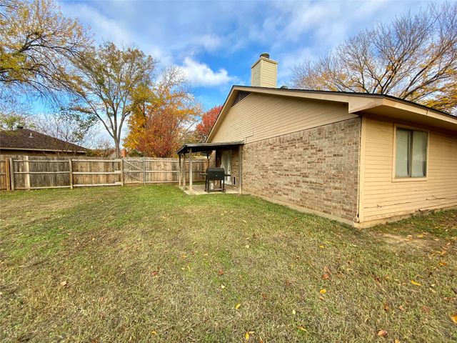 5911 Teal Ridge Drive, Arlington, TX 76017