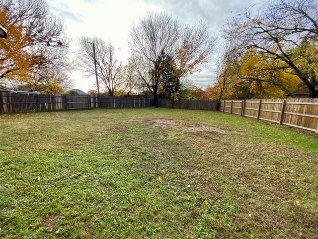 5911 Teal Ridge Drive, Arlington, TX 76017