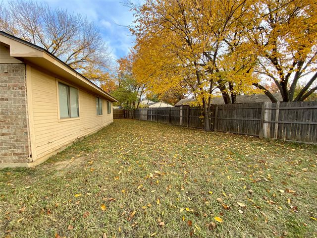 5911 Teal Ridge Drive, Arlington, TX 76017