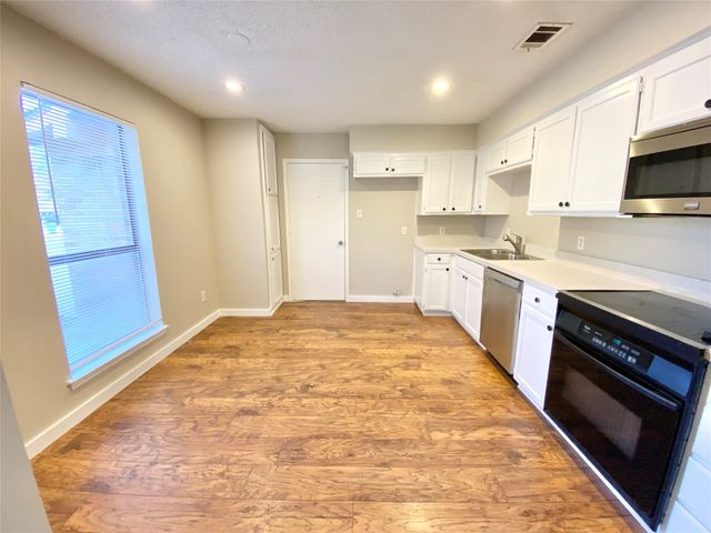 5911 Teal Ridge Drive, Arlington, TX 76017