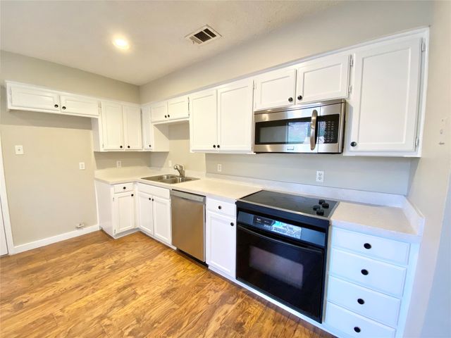 5911 Teal Ridge Drive, Arlington, TX 76017