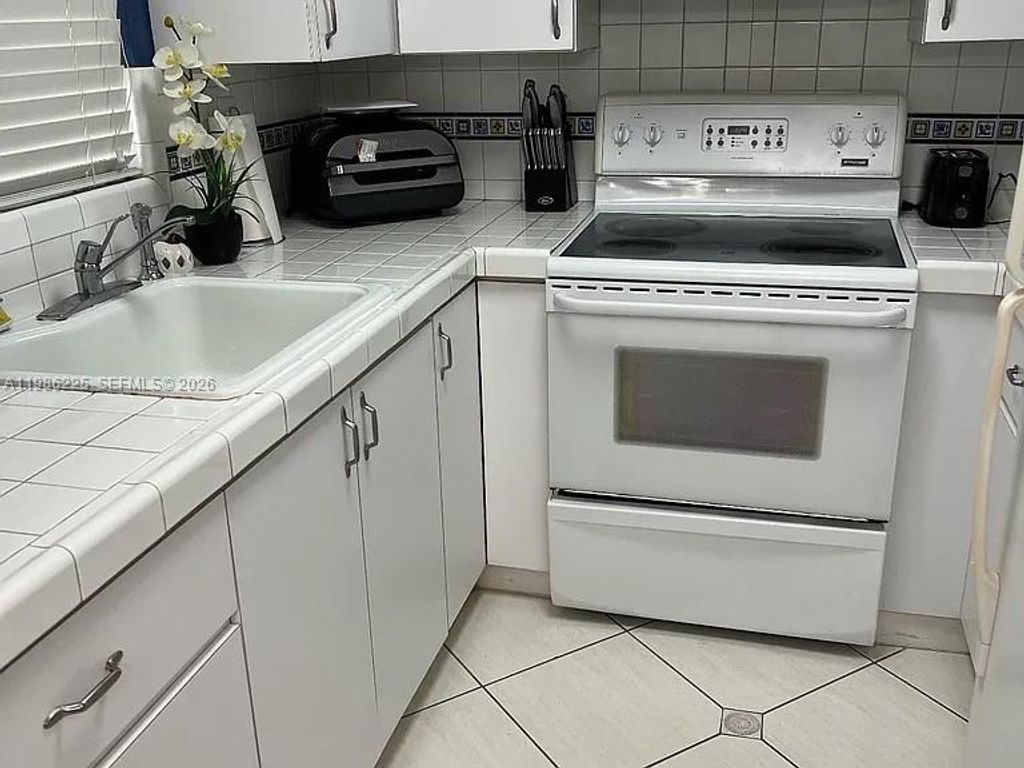 6620 W 2nd Ct 407, Hialeah, FL 33012