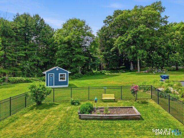 7 Goundry Drive, Waterford, CT 06385