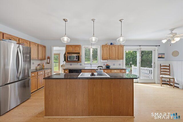 7 Goundry Drive, Waterford, CT 06385