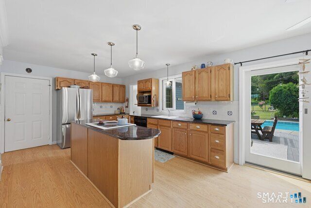 7 Goundry Drive, Waterford, CT 06385