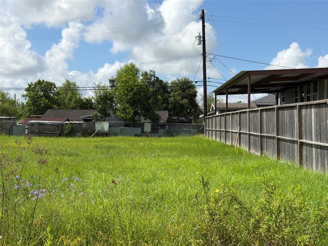 4950 Almeda School Road, Rosharon, TX 77583