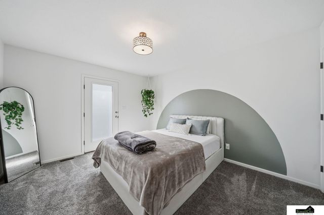 5411 La Salle Street, Lincoln, NE 68516