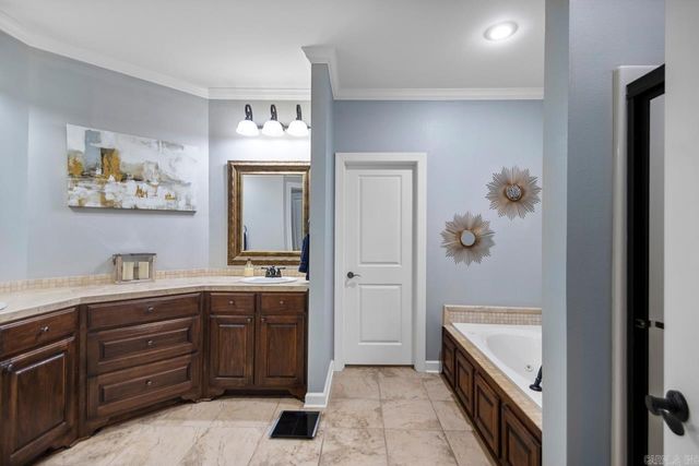 4040 Robinwood Circle, Bryant, AR 72022