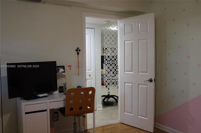 16051 Blatt Boulevard 106, Weston, FL 33326