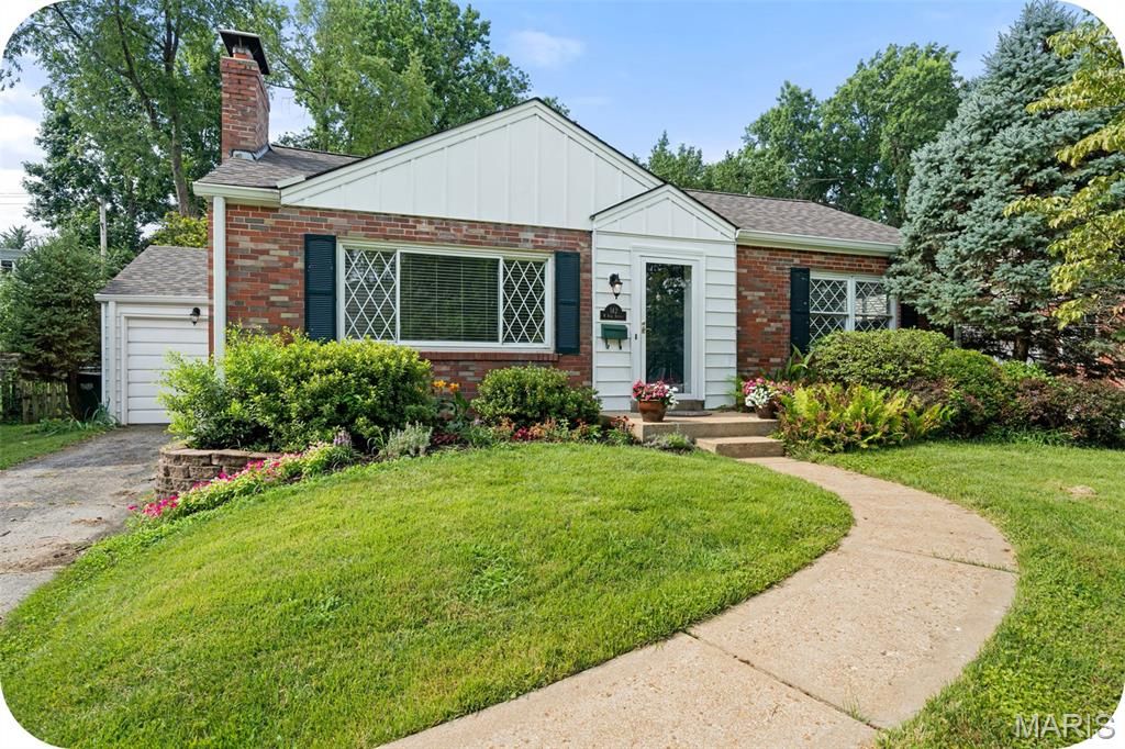 142 W Rose Avenue, Webster Groves, MO 63119
