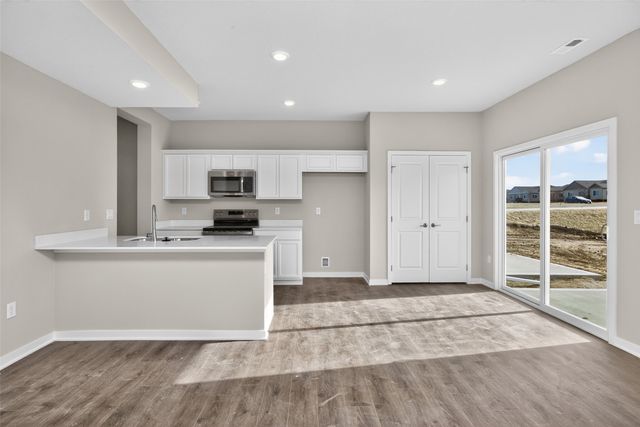 9112 Robinson Drive, West Des Moines, IA 50266