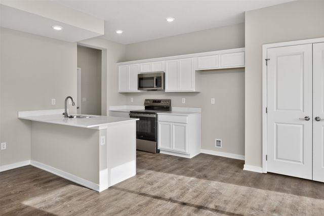 9112 Robinson Drive, West Des Moines, IA 50266