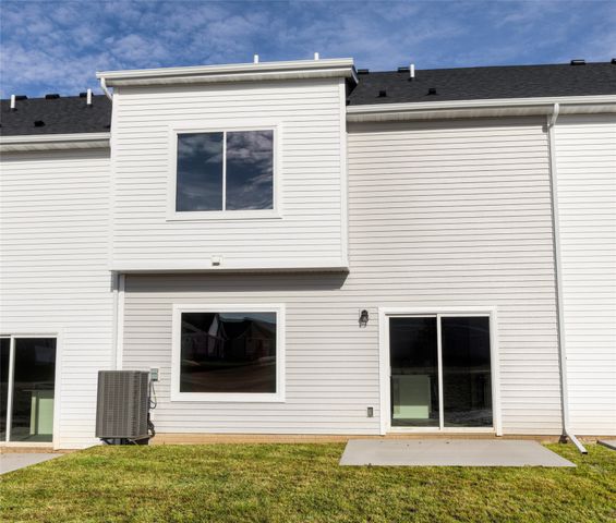 9112 Robinson Drive, West Des Moines, IA 50266