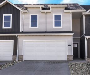 9112 Robinson Drive, West Des Moines, IA 50266