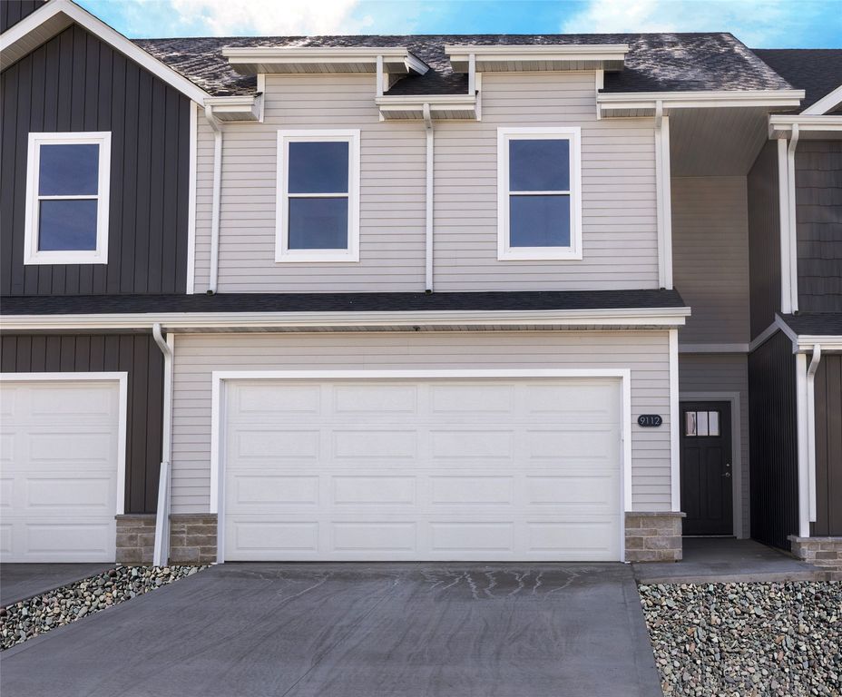 9112 Robinson Drive, West Des Moines, IA 50266