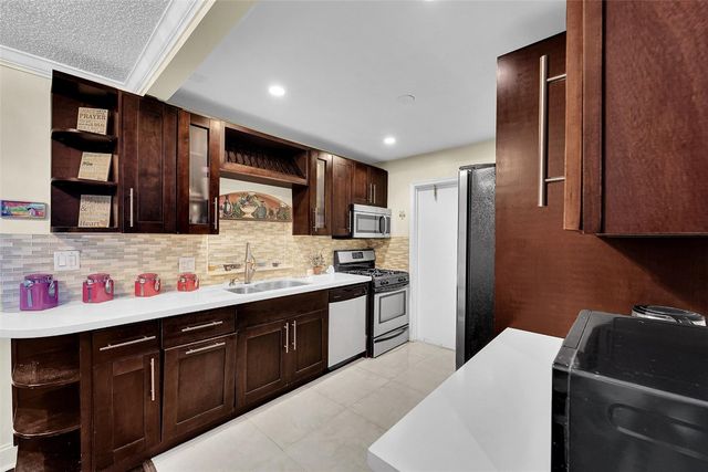 9846 NW 26th Place, Sunrise, FL 33322