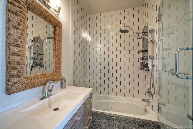 204 N Waterway Dr, Kingsland, TX 78639