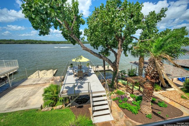 204 N Waterway Dr, Kingsland, TX 78639