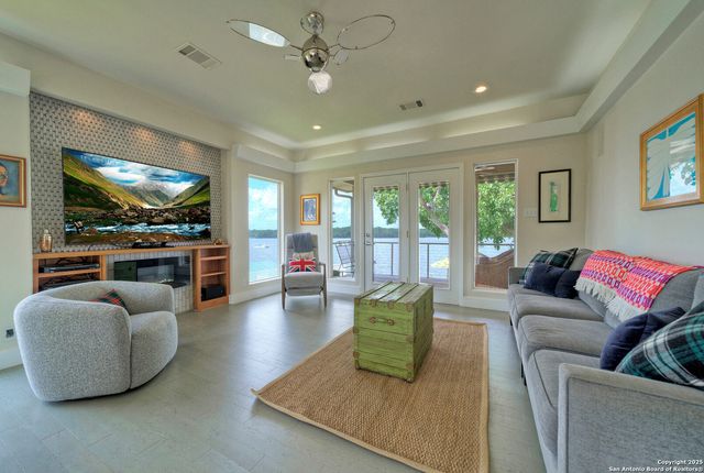 204 N Waterway Dr, Kingsland, TX 78639
