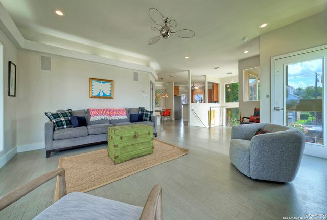 204 N Waterway Dr, Kingsland, TX 78639