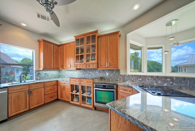 204 N Waterway Dr, Kingsland, TX 78639
