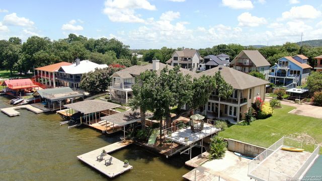 204 N Waterway Dr, Kingsland, TX 78639
