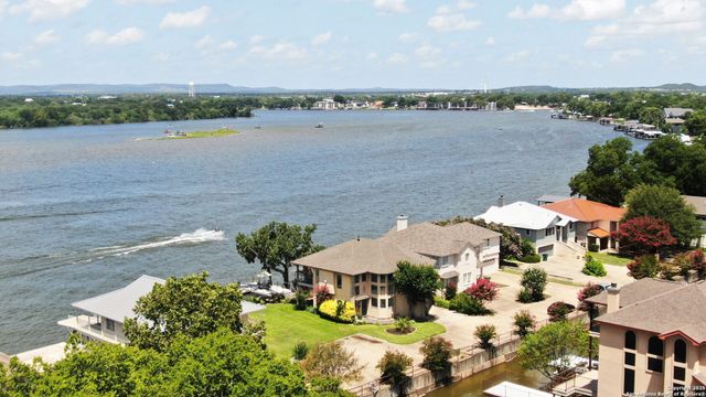 204 N Waterway Dr, Kingsland, TX 78639
