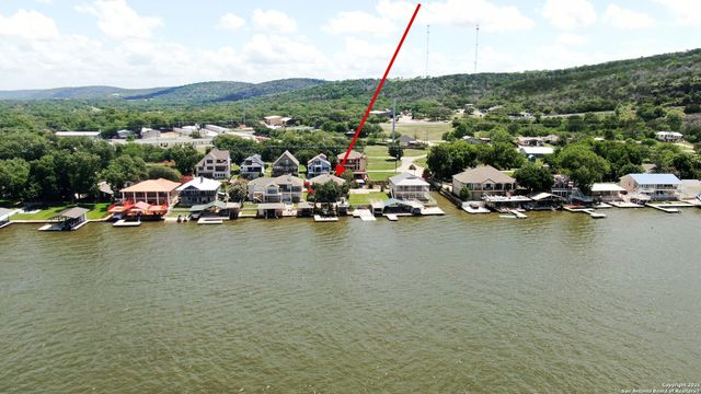 204 N Waterway Dr, Kingsland, TX 78639