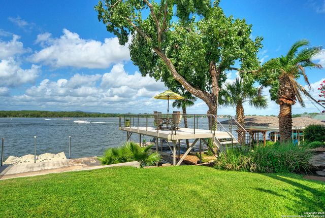 204 N Waterway Dr, Kingsland, TX 78639