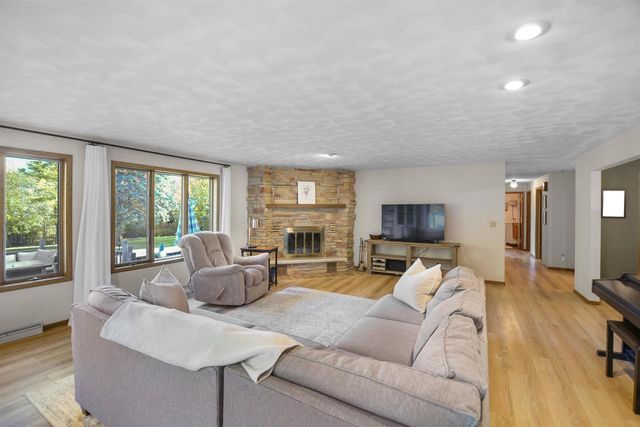 4710 W SUNFLOWER ROAD, Appleton, WI 54914