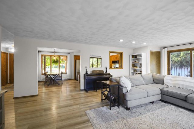 4710 W SUNFLOWER ROAD, Appleton, WI 54914