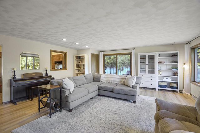 4710 W SUNFLOWER ROAD, Appleton, WI 54914