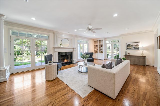 2 Soldiers Creek Circle, Hunters Creek Village, TX 77024