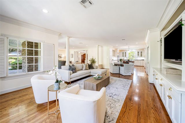 2 Soldiers Creek Circle, Hunters Creek Village, TX 77024