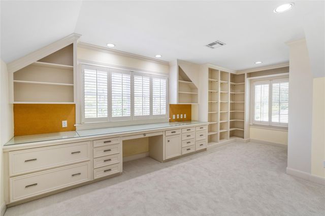 2 Soldiers Creek Circle, Hunters Creek Village, TX 77024