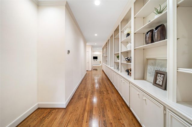 2 Soldiers Creek Circle, Hunters Creek Village, TX 77024